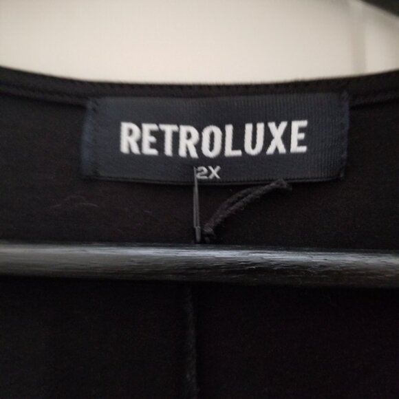 Retroluxe plus size top with keyhole front NWT - Picture 3 of 5